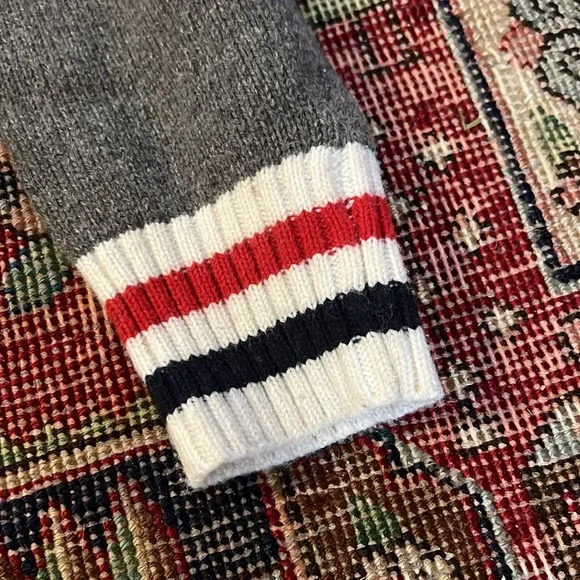 Simons gray sweater - Picture 4 of 8